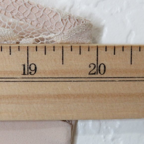 Forever 21* Women's Sleeveless Tie Bow Neck Curved Hem Lace Blouse~ Size‎ Small - Picture 6 of 13